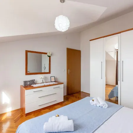 Niko 1 By Interhome Apartman